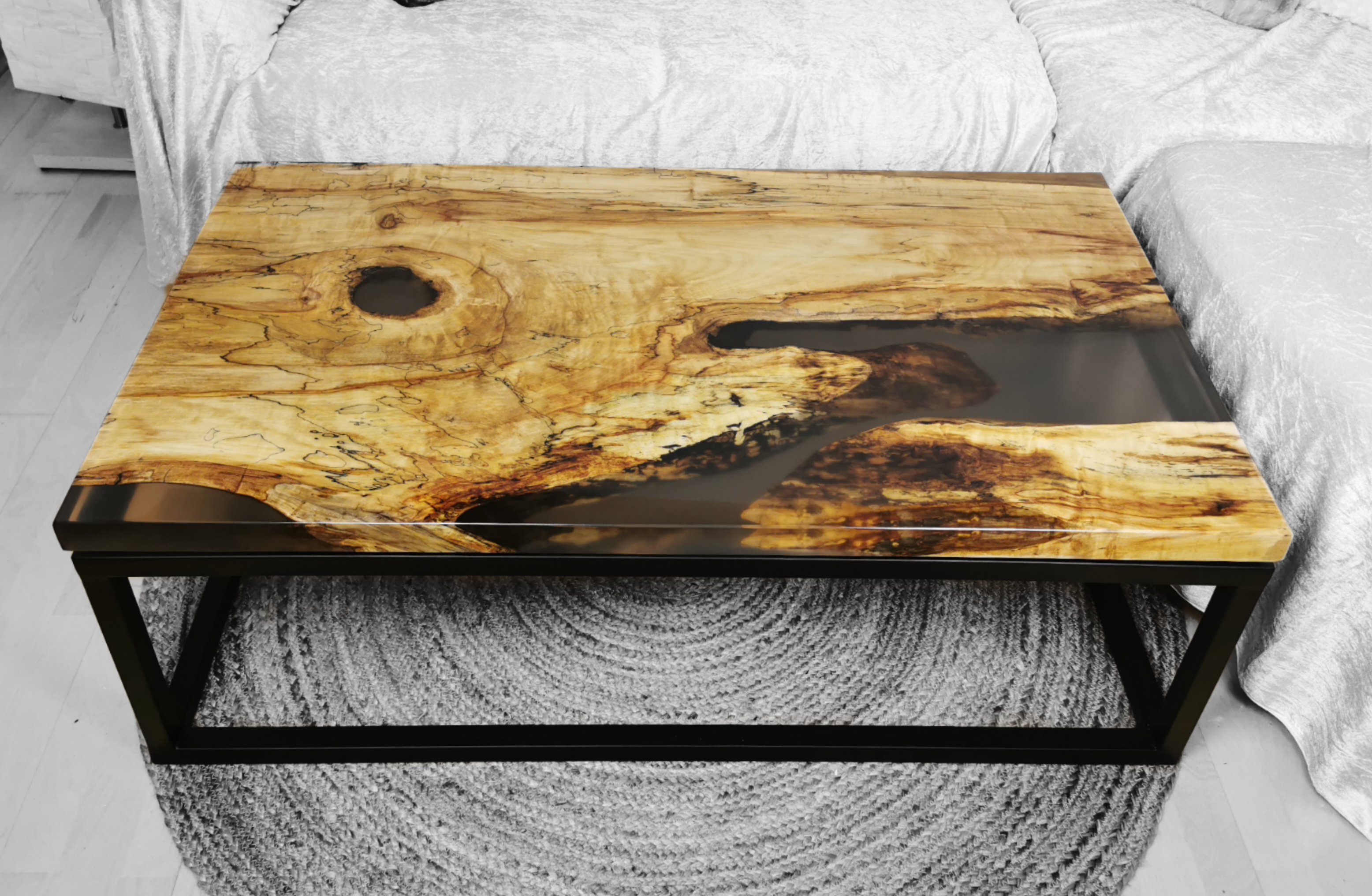 Couchtisch mit Epoxidharz