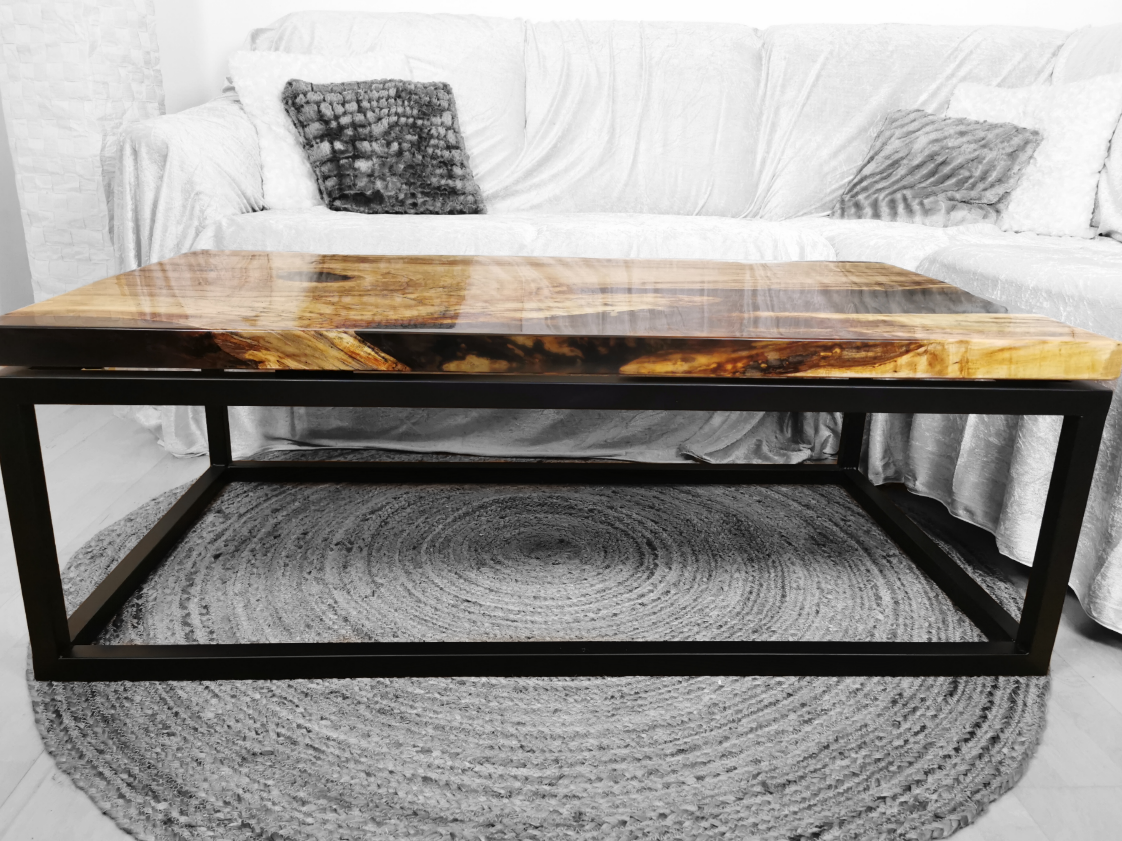 Couchtisch mit Epoxidharz – Bild 2