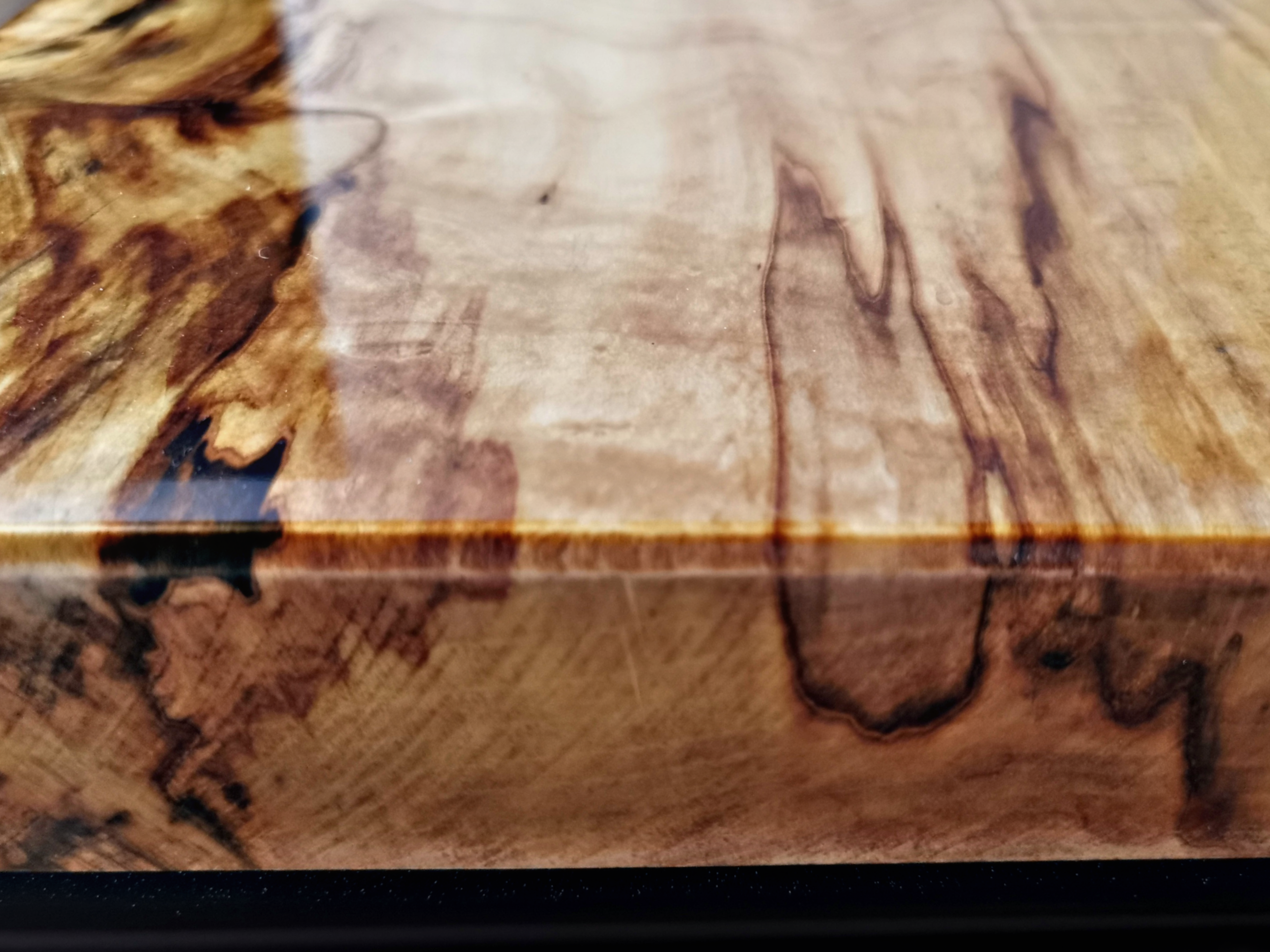 Couchtisch mit Epoxidharz – Bild 4