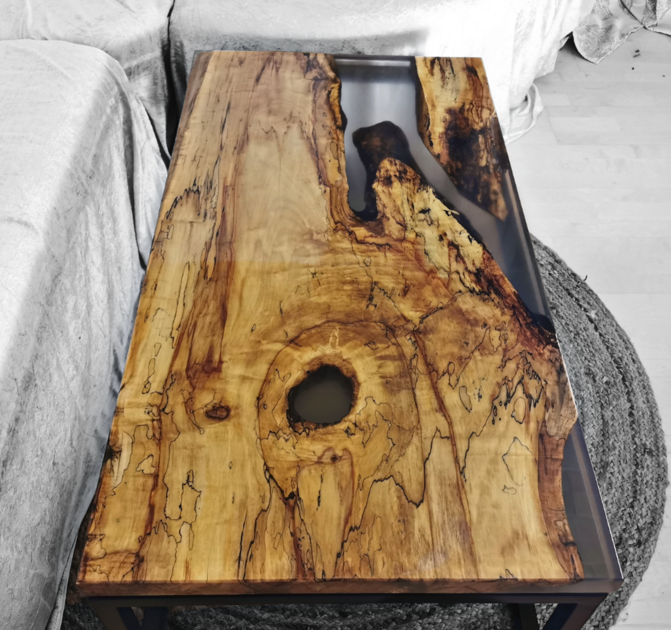 Couchtisch mit Epoxidharz – Bild 5