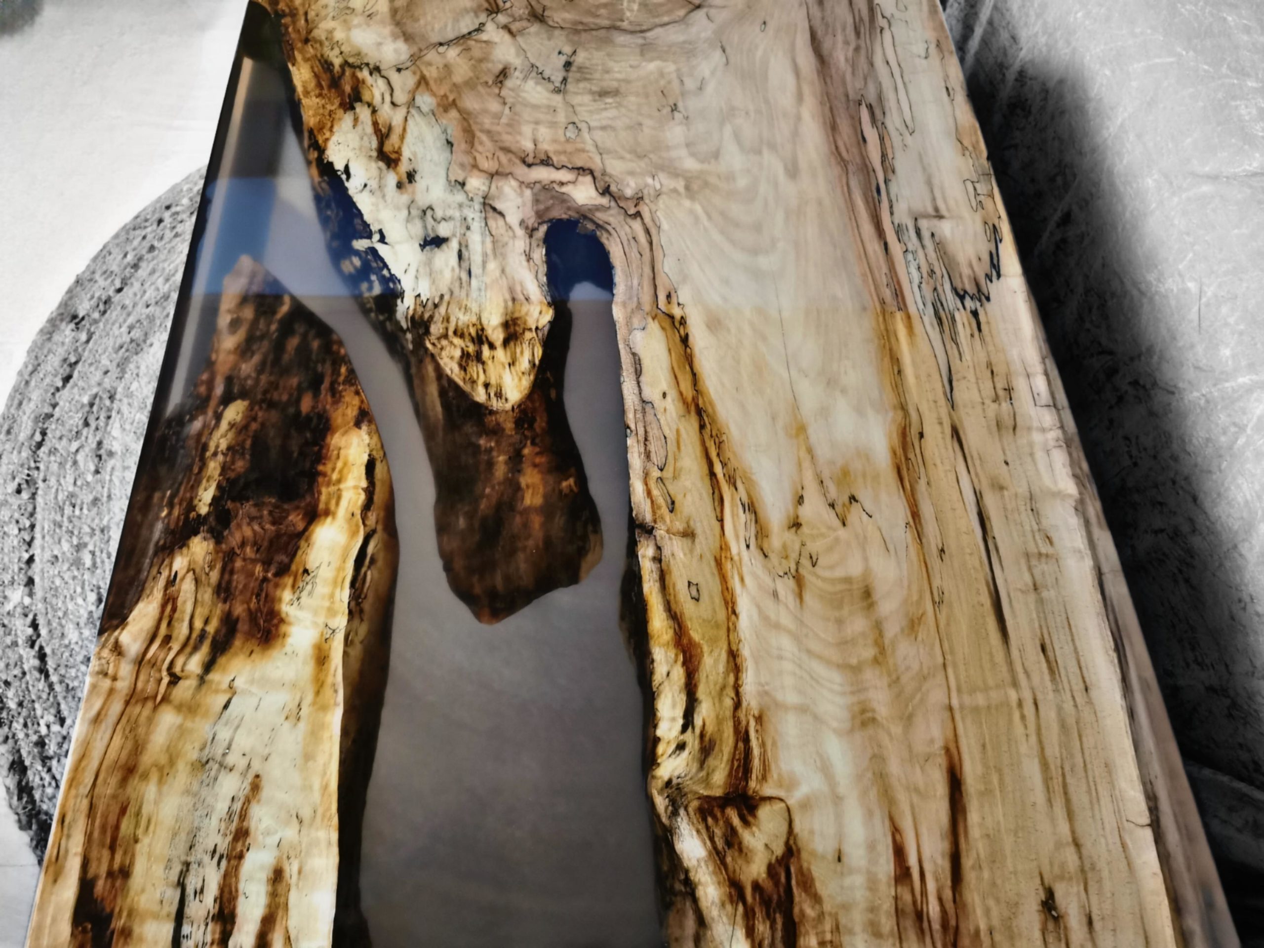 Couchtisch mit Epoxidharz – Bild 7