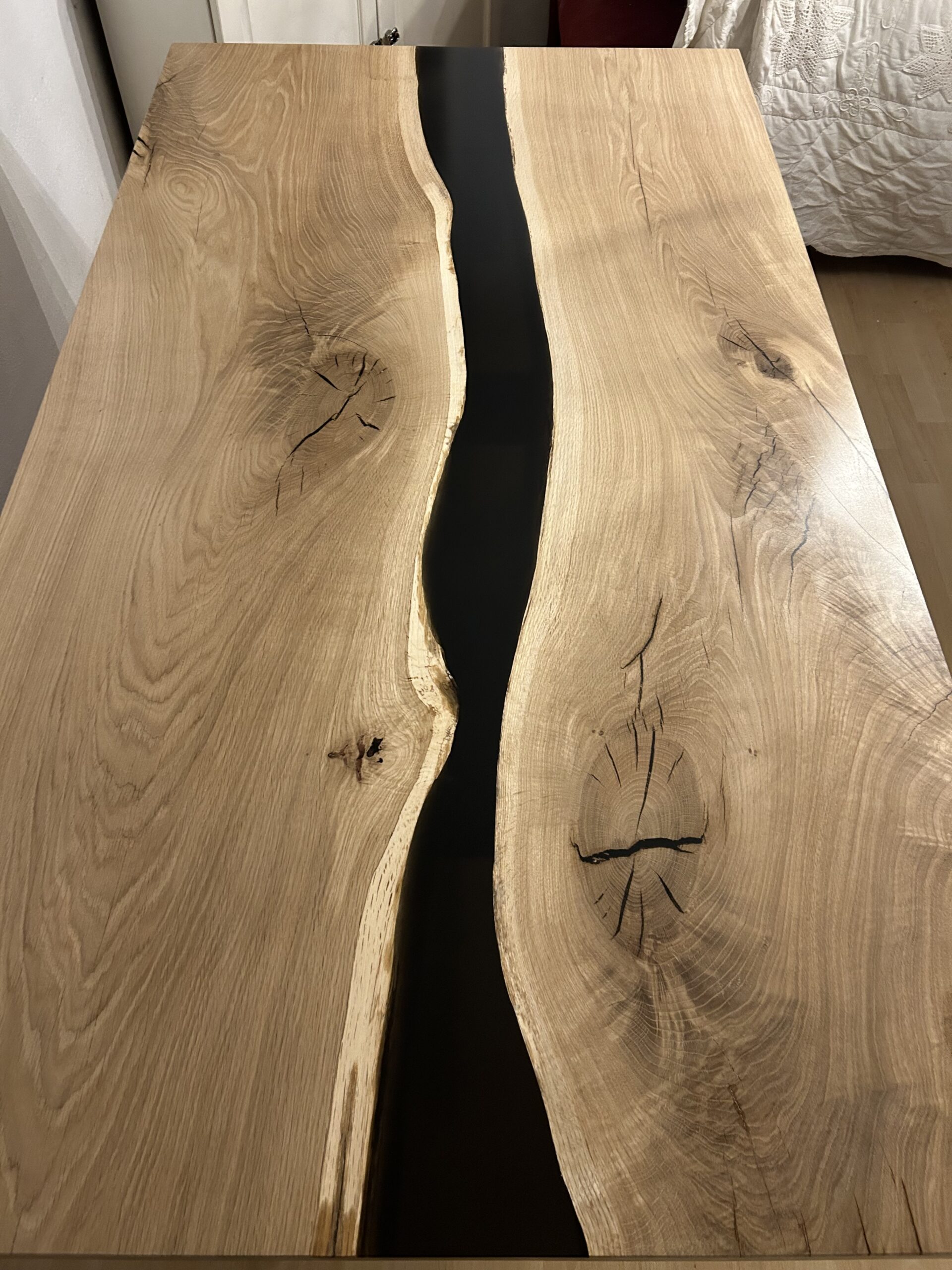 Eichenholz Epoxidharz Esstisch – Bild 9