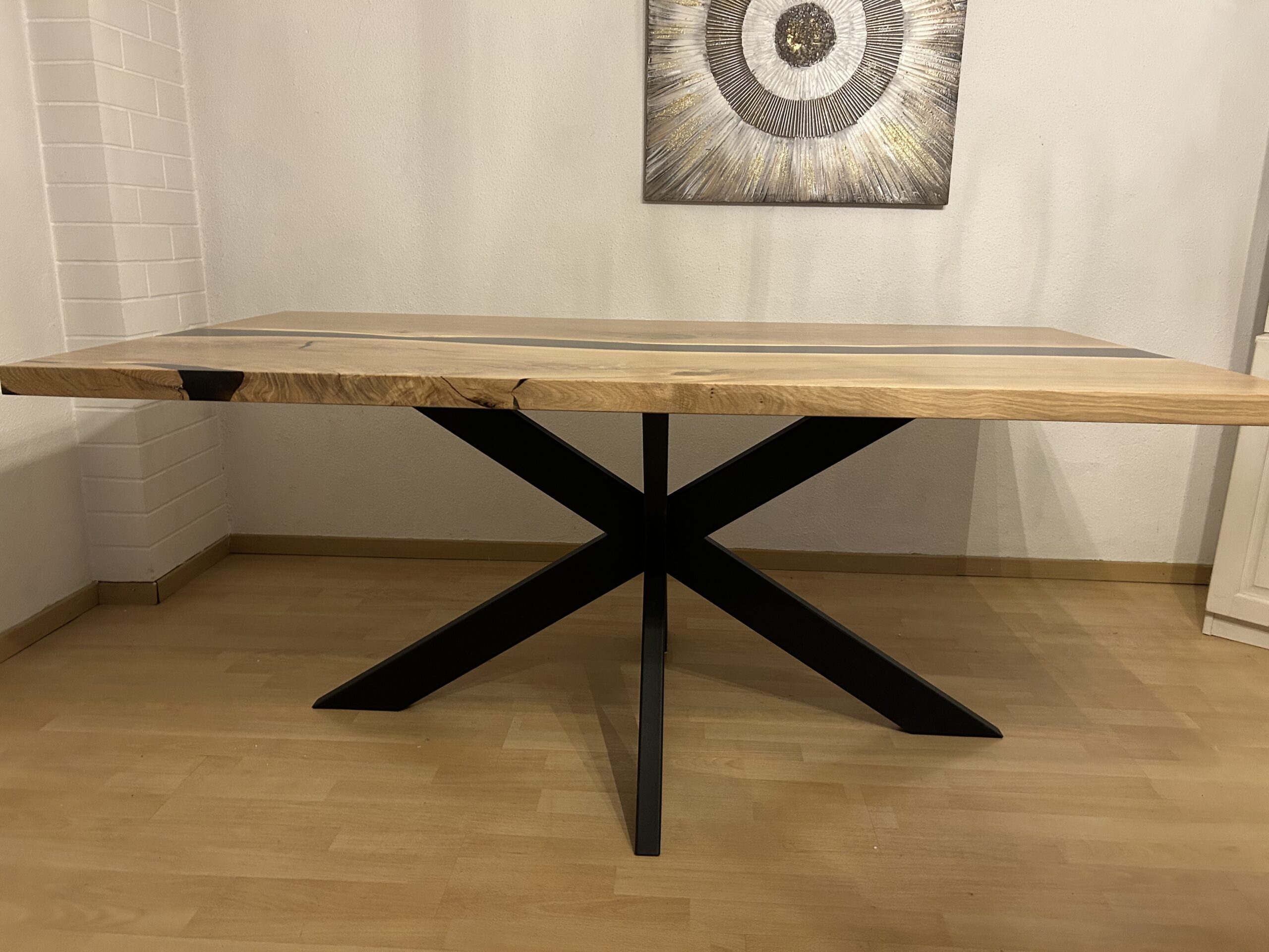 Eichenholz Epoxidharz Esstisch – Bild 6